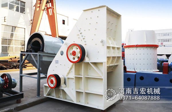 煤矸石含濕量大總粘機(jī)？雙級(jí)無篩底粉碎機(jī)：不卡料、不堵網(wǎng),濕料照碎不誤!