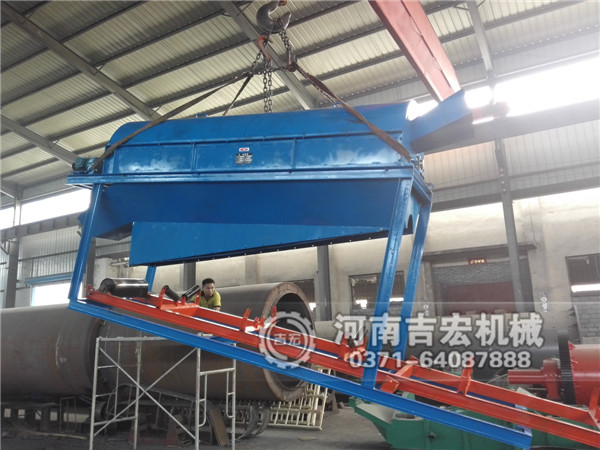 移動(dòng)式篩分輸送一體機(jī)發(fā)貨現(xiàn)場